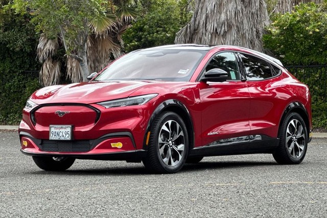 Ford Mustang Mach-E Vehicle Full-screen Gallery Image 08