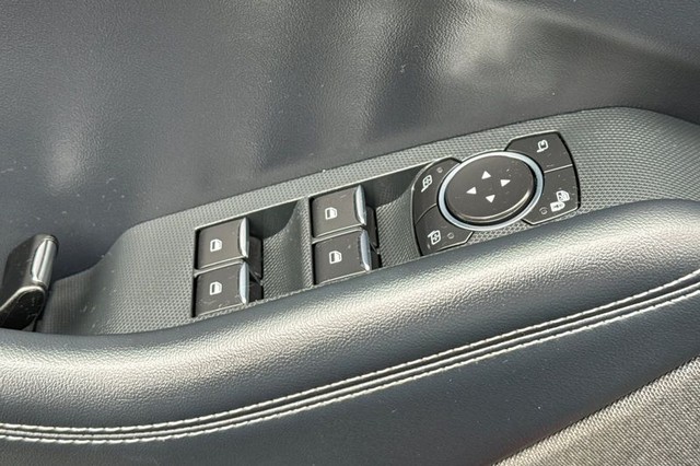 Ford Mustang Mach-E Vehicle Full-screen Gallery Image 12