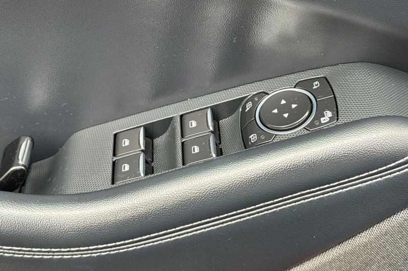 Ford Mustang Mach-E Vehicle Full-screen Gallery Image 12