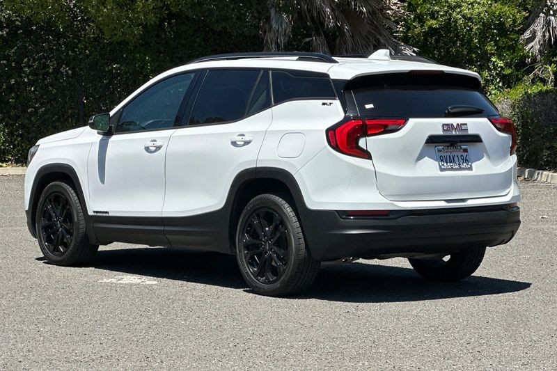 GMC Terrain Vehicle Full-screen Gallery Image 05