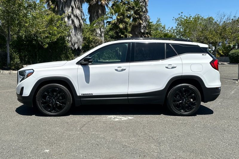 GMC Terrain Vehicle Full-screen Gallery Image 07