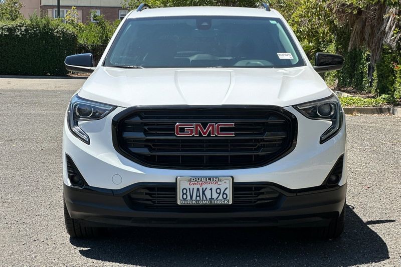 GMC Terrain Vehicle Full-screen Gallery Image 09