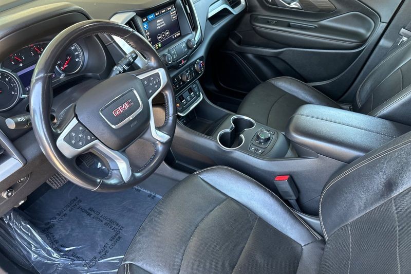 GMC Terrain Vehicle Full-screen Gallery Image 10