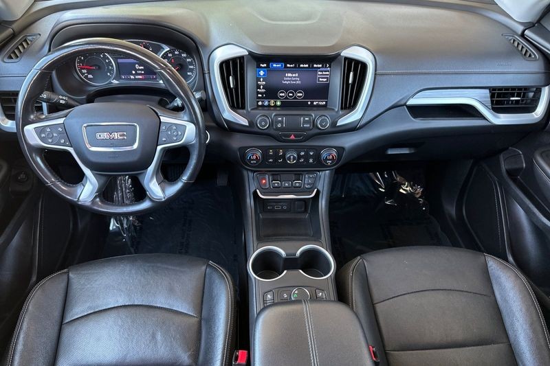 GMC Terrain Vehicle Full-screen Gallery Image 15