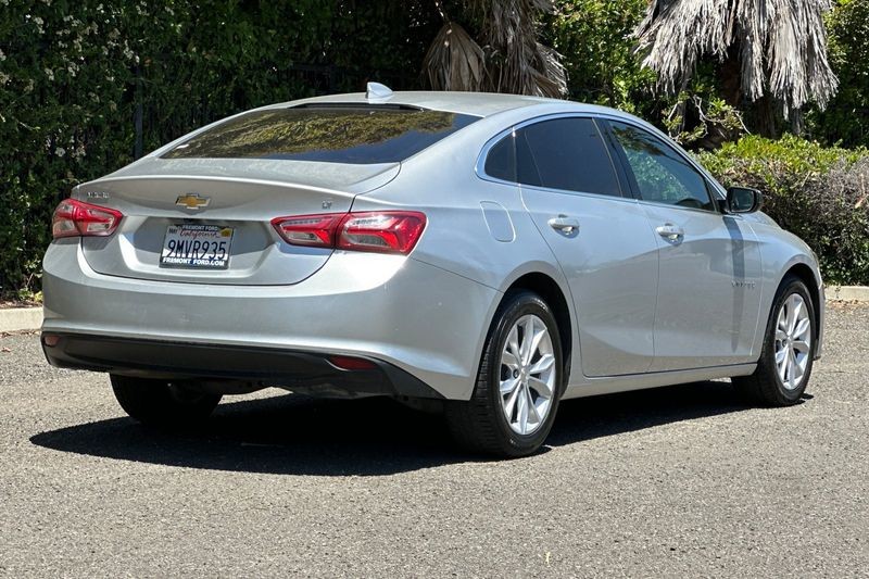 Chevrolet Malibu Vehicle Full-screen Gallery Image 03