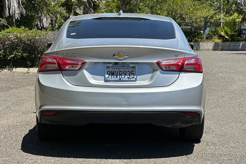 Chevrolet Malibu Vehicle Full-screen Gallery Image 04