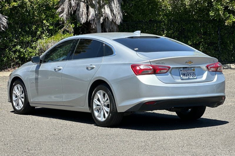 Chevrolet Malibu Vehicle Full-screen Gallery Image 05