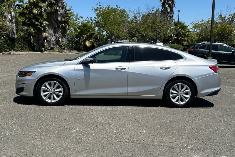 Chevrolet Malibu Vehicle Full-screen Gallery Image 07