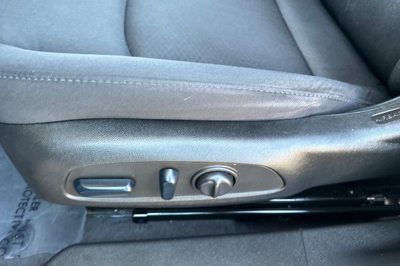 Chevrolet Malibu Vehicle Full-screen Gallery Image 13
