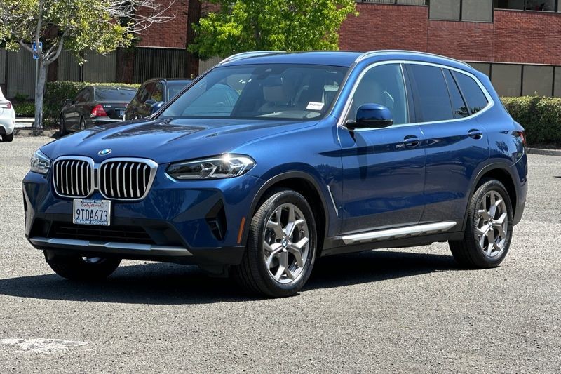 BMW X3 Vehicle Full-screen Gallery Image 08