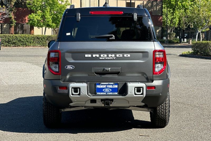 Ford Bronco Sport Vehicle Full-screen Gallery Image 04