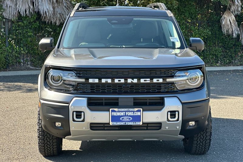 Ford Bronco Sport Vehicle Full-screen Gallery Image 08