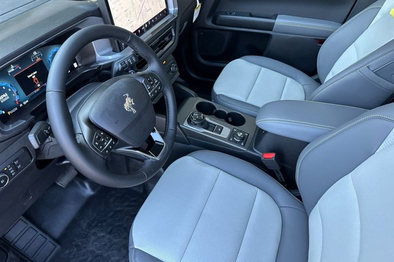 Ford Bronco Sport Vehicle Full-screen Gallery Image 09