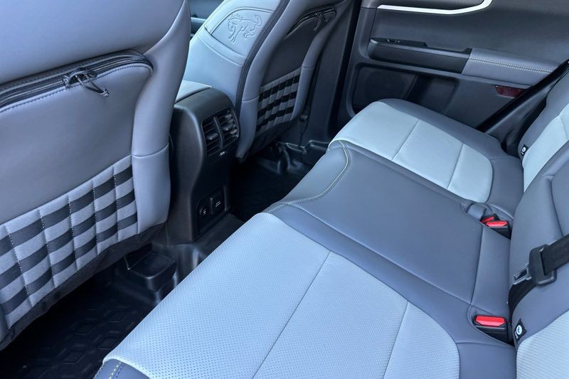 Ford Bronco Sport Vehicle Full-screen Gallery Image 12