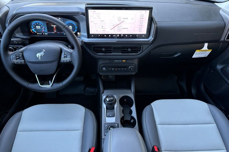 Ford Bronco Sport Vehicle Full-screen Gallery Image 14