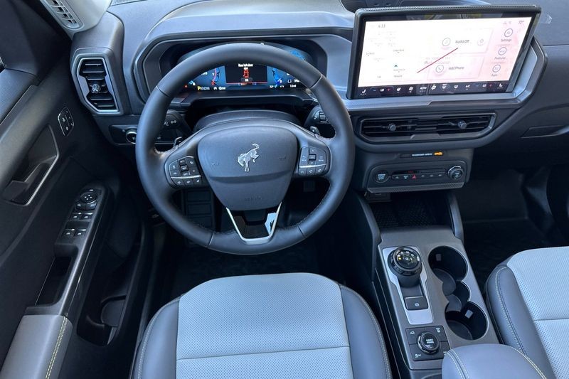 Ford Bronco Sport Vehicle Full-screen Gallery Image 15