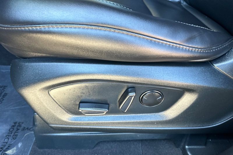 Ford Explorer Vehicle Full-screen Gallery Image 13