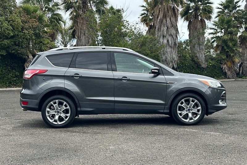 Ford Escape Vehicle Full-screen Gallery Image 02