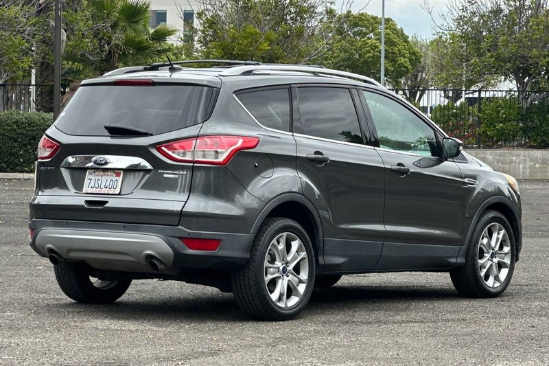 Ford Escape Vehicle Full-screen Gallery Image 03
