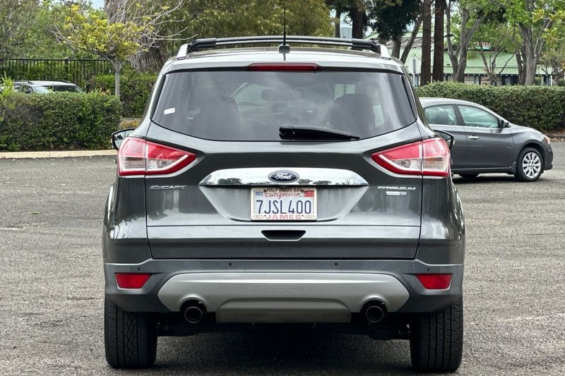 Ford Escape Vehicle Full-screen Gallery Image 04