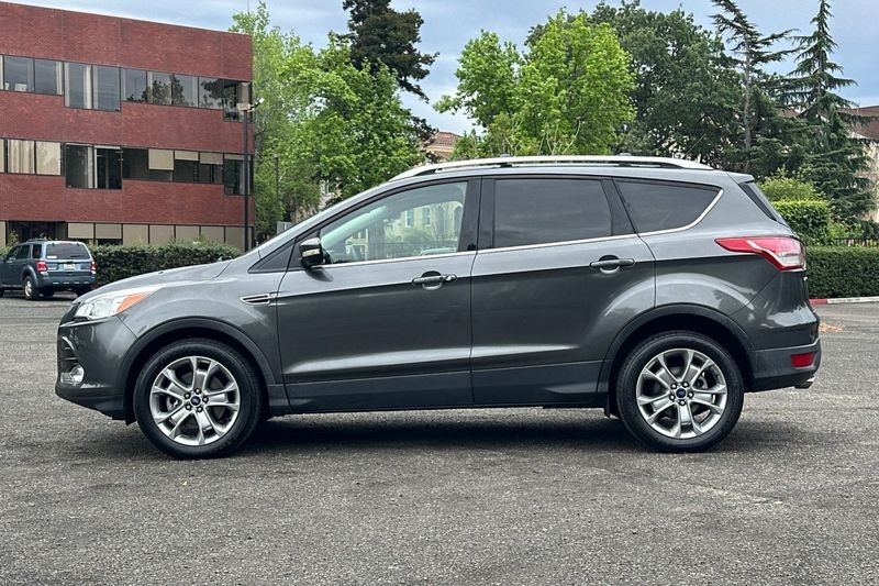 Ford Escape Vehicle Full-screen Gallery Image 06