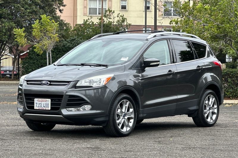 Ford Escape Vehicle Full-screen Gallery Image 07