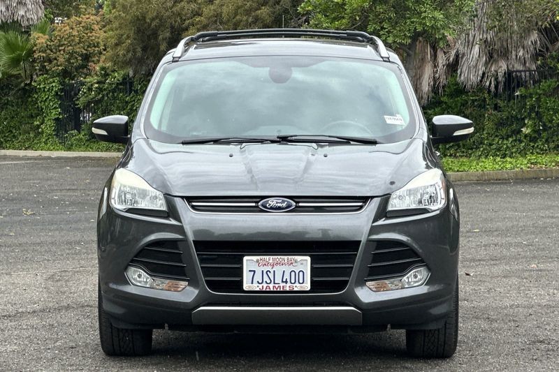 Ford Escape Vehicle Full-screen Gallery Image 08