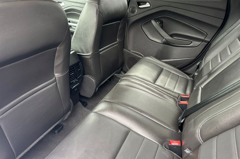 Ford Escape Vehicle Full-screen Gallery Image 13