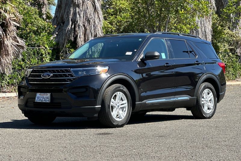 Ford Explorer Vehicle Full-screen Gallery Image 08