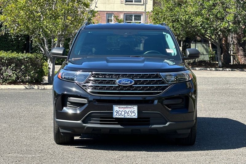 Ford Explorer Vehicle Full-screen Gallery Image 09