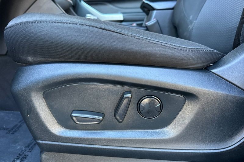 Ford Explorer Vehicle Full-screen Gallery Image 13