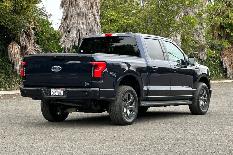 Ford F-150 Lightning Vehicle Full-screen Gallery Image 03