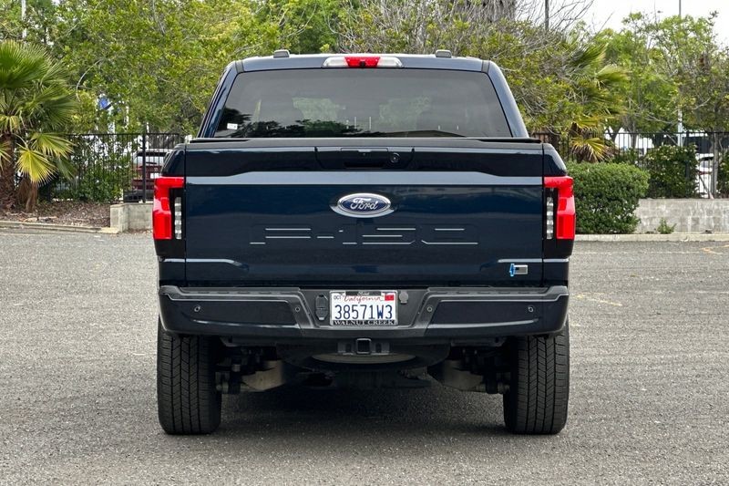 Ford F-150 Lightning Vehicle Full-screen Gallery Image 04