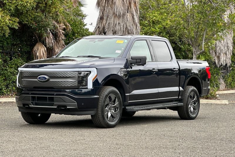 Ford F-150 Lightning Vehicle Full-screen Gallery Image 08