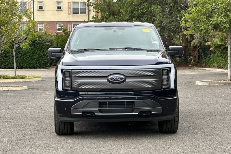 Ford F-150 Lightning Vehicle Full-screen Gallery Image 09