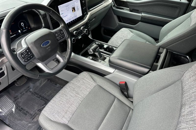 Ford F-150 Lightning Vehicle Full-screen Gallery Image 10