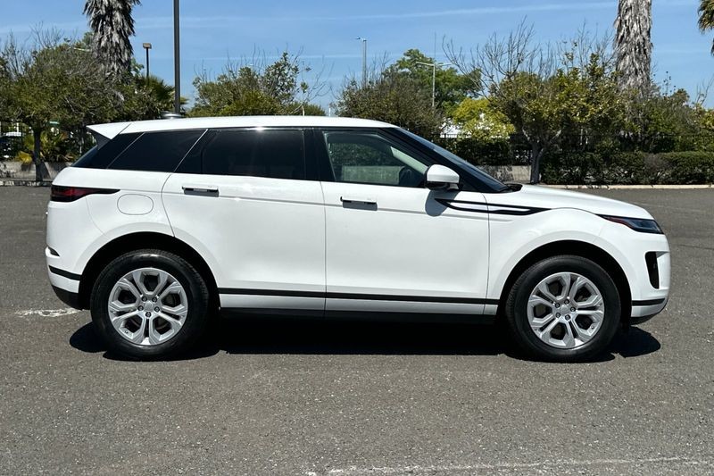 Land Rover Range Rover Evoque Vehicle Full-screen Gallery Image 02