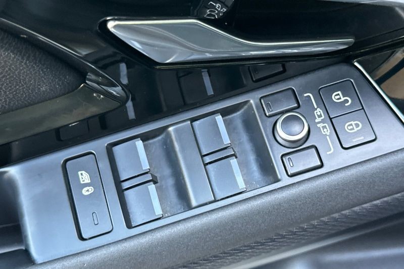 Land Rover Range Rover Evoque Vehicle Full-screen Gallery Image 12