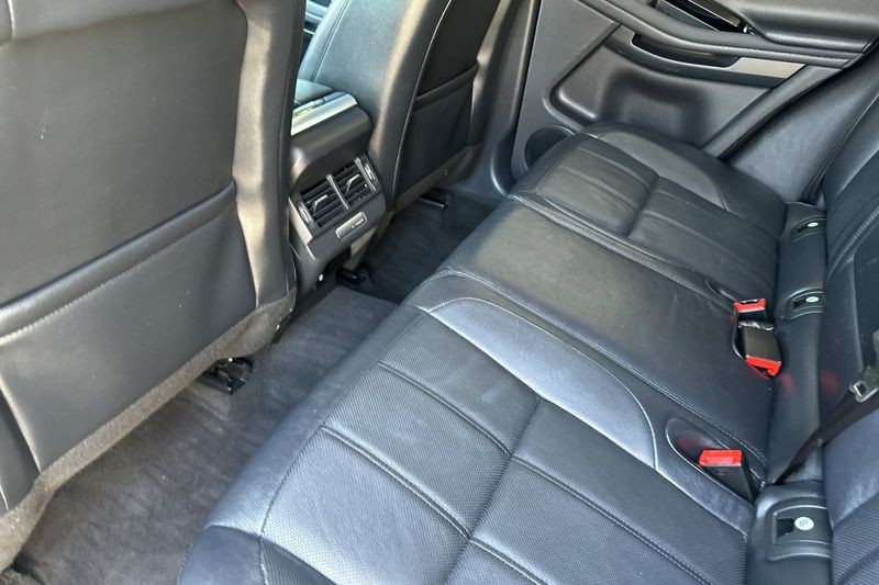 Land Rover Range Rover Evoque Vehicle Full-screen Gallery Image 14
