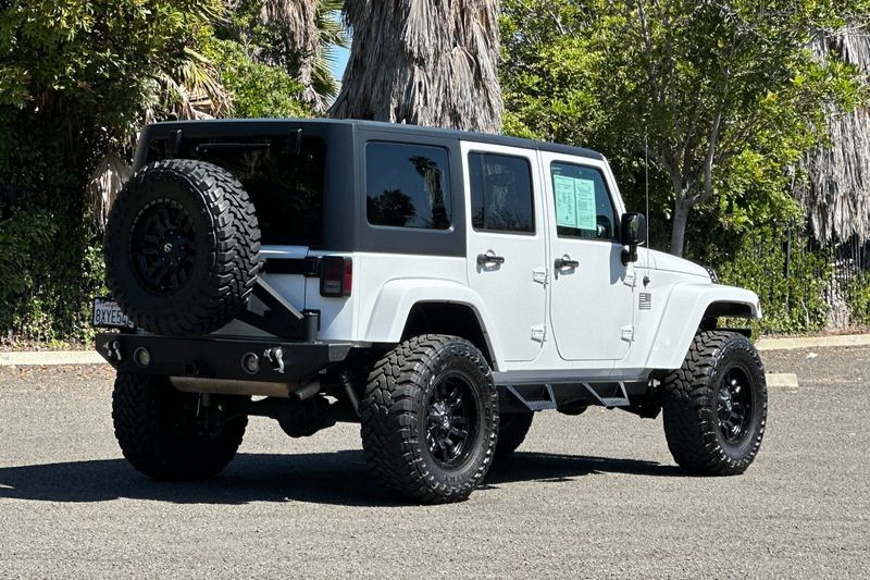 Jeep Wrangler JK Vehicle Full-screen Gallery Image 03
