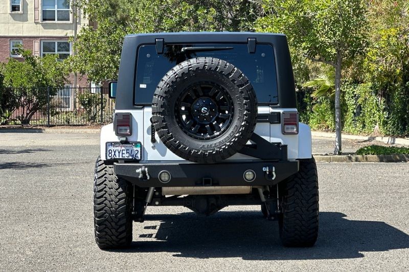Jeep Wrangler JK Vehicle Full-screen Gallery Image 04
