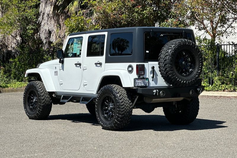 Jeep Wrangler JK Vehicle Full-screen Gallery Image 05
