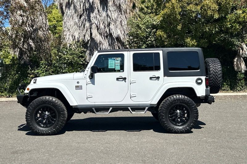 Jeep Wrangler JK Vehicle Full-screen Gallery Image 06