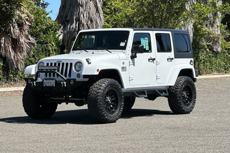 Jeep Wrangler JK Vehicle Full-screen Gallery Image 07