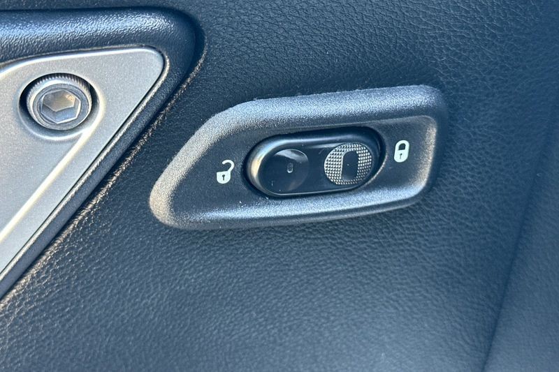 Jeep Wrangler JK Vehicle Full-screen Gallery Image 11