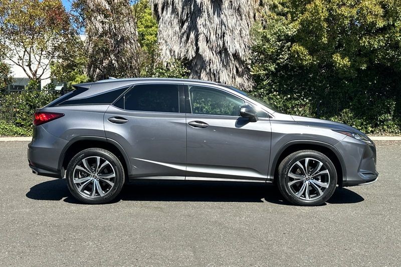 Lexus RX Vehicle Full-screen Gallery Image 02