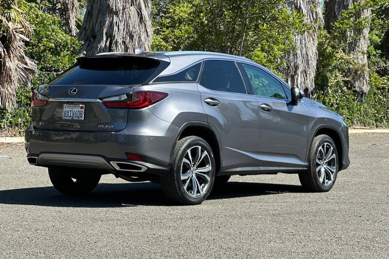 Lexus RX Vehicle Full-screen Gallery Image 03