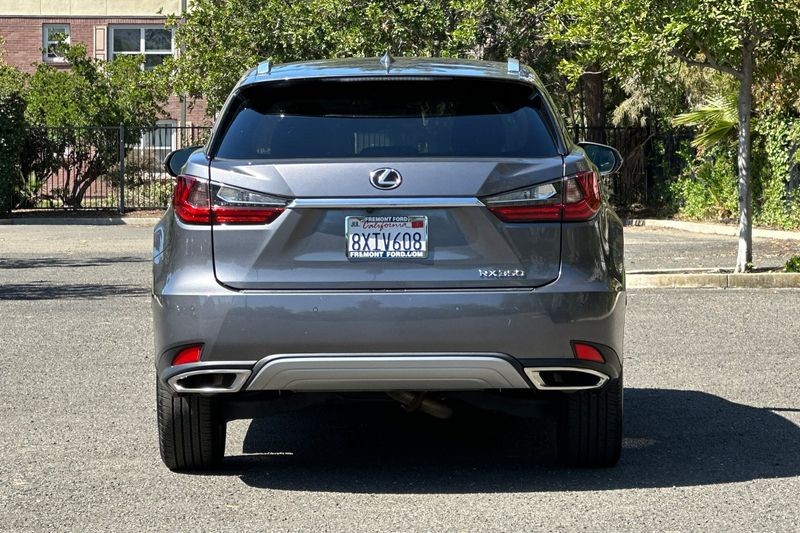 Lexus RX Vehicle Full-screen Gallery Image 04
