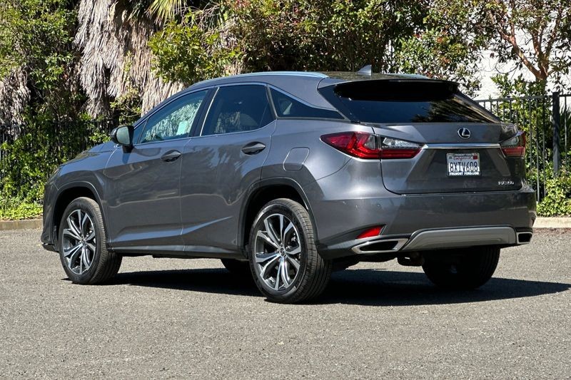 Lexus RX Vehicle Full-screen Gallery Image 05