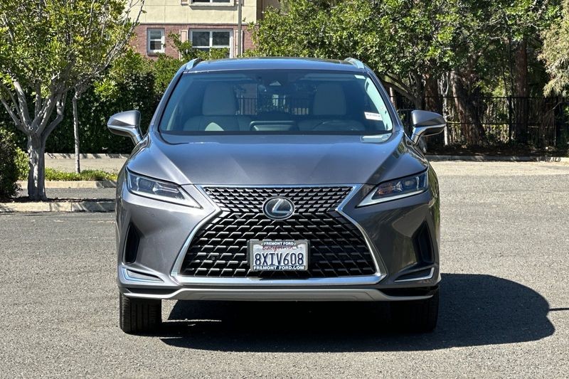 Lexus RX Vehicle Full-screen Gallery Image 09